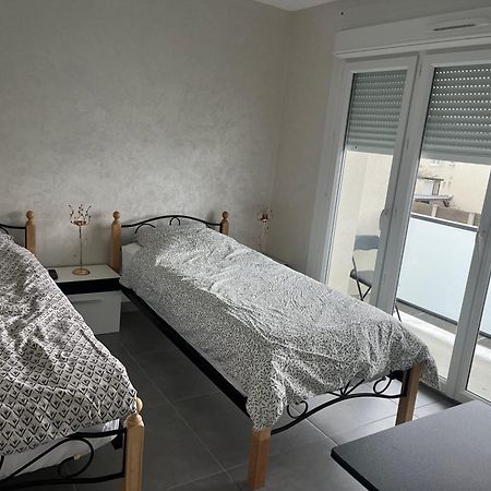 F3 Appartement 2 Chambre Un Salon Avec Wifi Saint-Jean-de-la-Ruelle Dış mekan fotoğraf