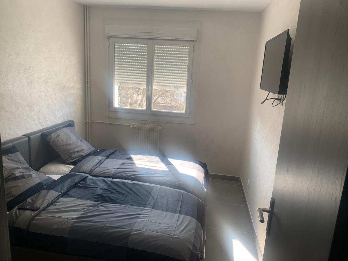 F3 Appartement 2 Chambre Un Salon Avec Wifi Saint-Jean-de-la-Ruelle Dış mekan fotoğraf