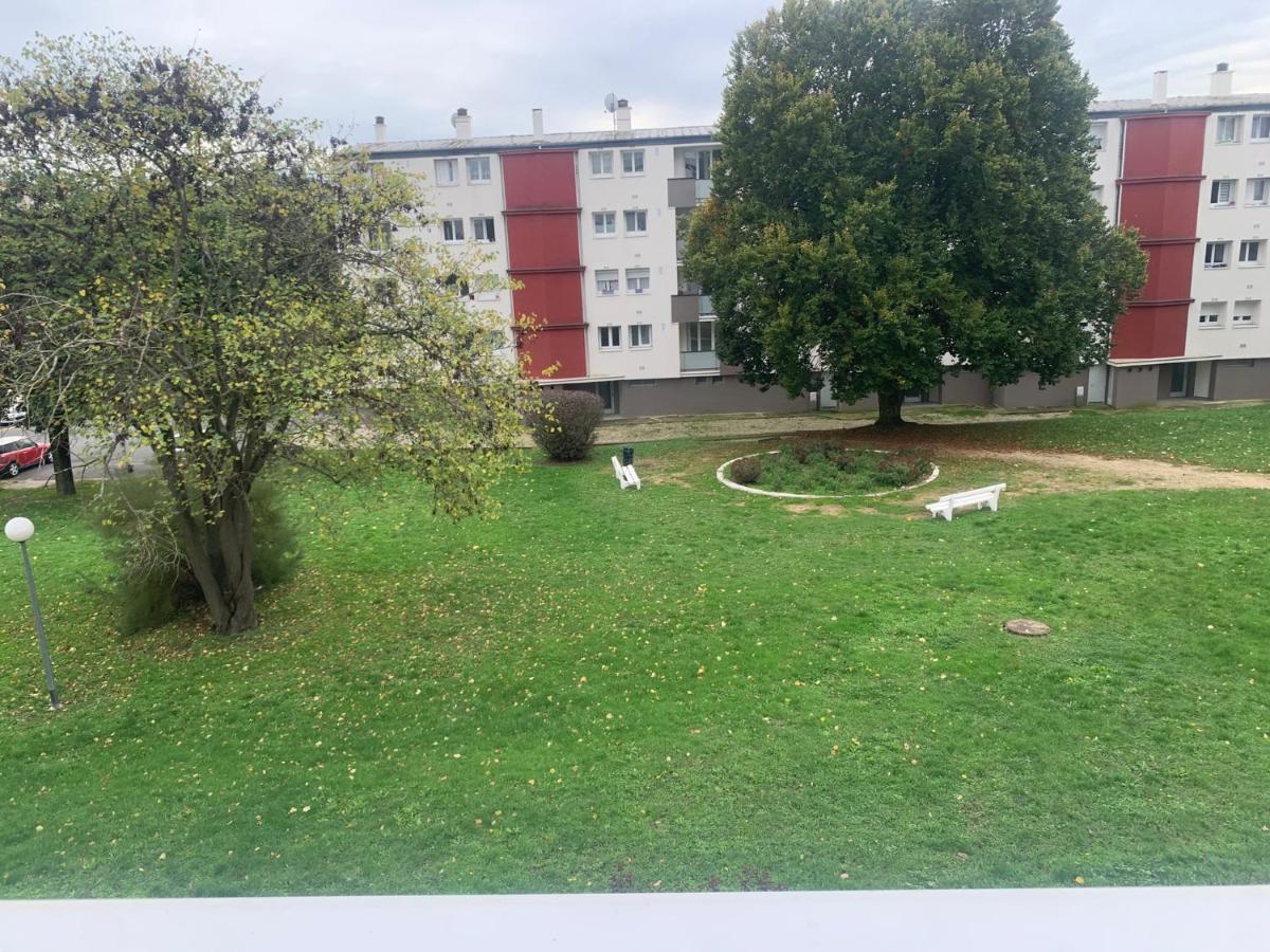 F3 Appartement 2 Chambre Un Salon Avec Wifi Saint-Jean-de-la-Ruelle Dış mekan fotoğraf